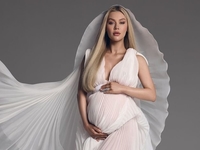 «Міс» Апанасенко вперше показала, як гуляє Києвом із 2-місячною донькою