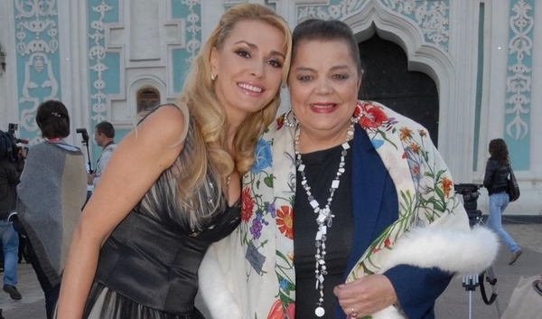 Ольга Сумская почтила память мамы и показала ее в молодости