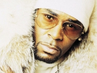 Дочь рэпера R. Kelly заявила, что он изнасиловал ее в 8-летнем возрасте