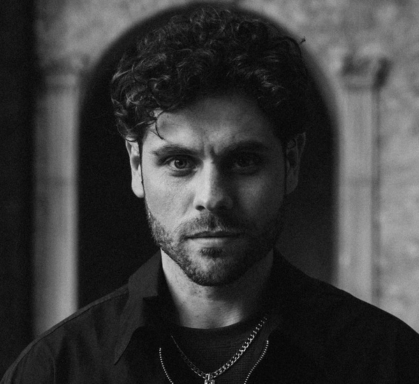 Известный актер едва не покончил жизнь самоубийством из-за долгов