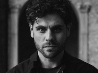 Известный актер едва не покончил жизнь самоубийством из-за долгов