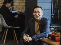 «Квартире торба»: жилье известного ведущего разрушил российский дрон