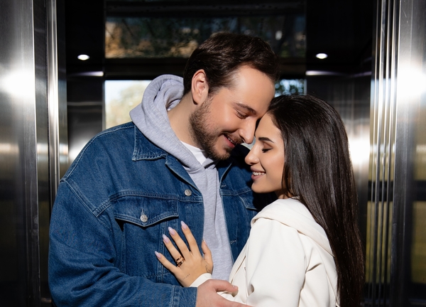 Никита Киселев и SKYLERR обустраивают общее жилище в клипе на дуэтную песню «В волосах осень»