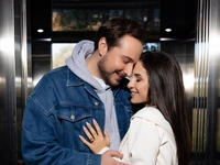 Никита Киселев и SKYLERR обустраивают общее жилище в клипе на дуэтную песню «В волосах осень»