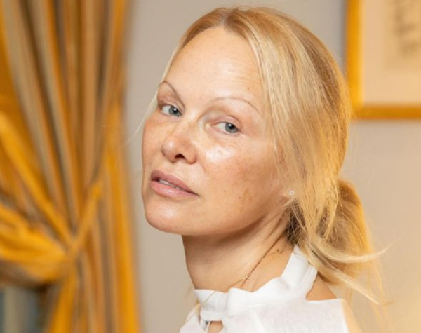 Памела Андерсон объяснила, почему покинула Голливуд и вернулась на родину