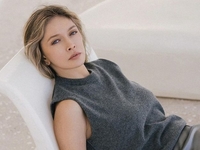 «Скучаю»: Брежнева показала архивные фото со своим отцом