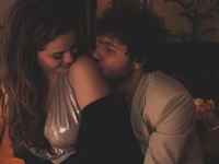 Селена Гомес рассказала, каким было ее первое свидание с Бенни Бланко