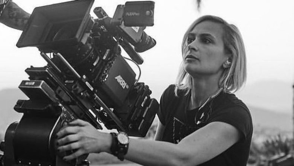 Мама Гатчинс перед прем'єрою «Іржі» звинуватила Болдуїна у збагаченні на вбивстві її дочки