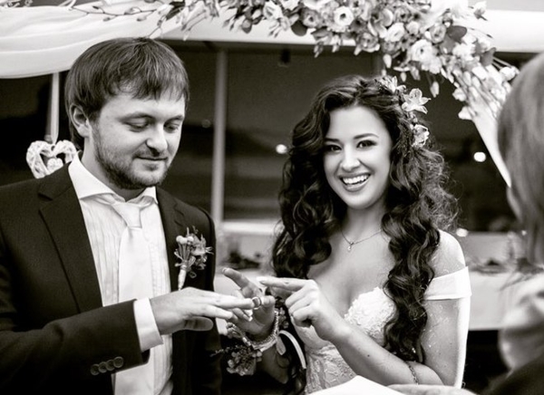 Экс-жена Дзидзьо публично обратилась к певцу по случаю его 41-летия