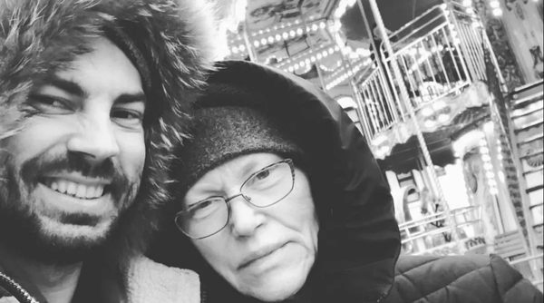 Бедняков почтил память мамы, умершей после эвакуации из оккупированного Мариуполя