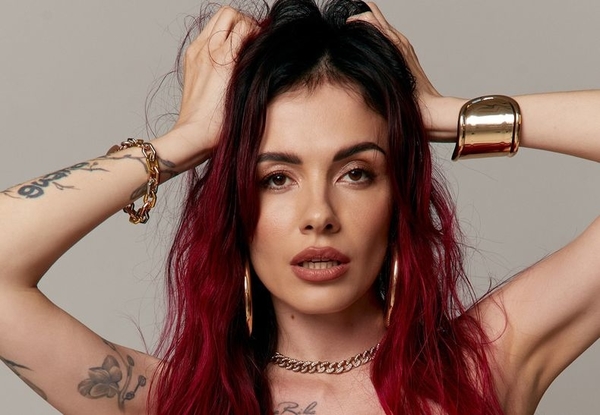 MamaRika похвасталась новой фотосессией в смелом образе