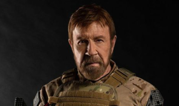 Чак Норрис поздравил жену с 26-летием брака и показал свадебные фото