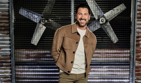 Экс-участник «Холостяка» Чмерковский показал фото с женой и тремя детьми