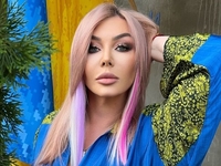 Ирина Билык показала себя в детстве с бантиком на голове