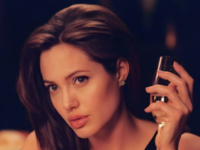 Анджелина Джоли призналась, что мечтала стать директором похоронного бюро