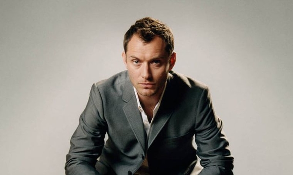 Джуд Лоу совершил редкий выход со второй женой и детьми от первого брака