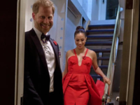 Меган Маркл и принц Гарри выпустили рождественскую открытку с редким фото детей