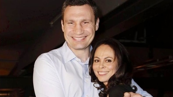 Экс-жена Кличко показала фото с выпускного в Лондоне их старшего сына