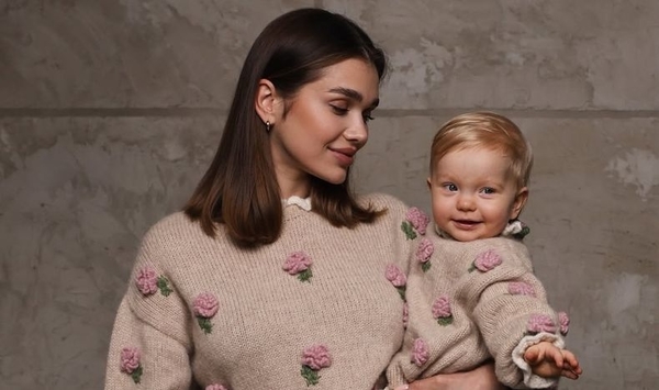 Годовалая дочь Саши Бо попала в реанимацию из-за остановки дыхания