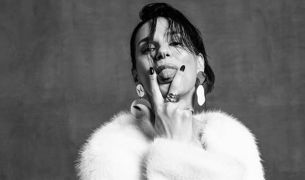 «Хорошая плохая девочка»: Ефросинина снялась в откровенных образах