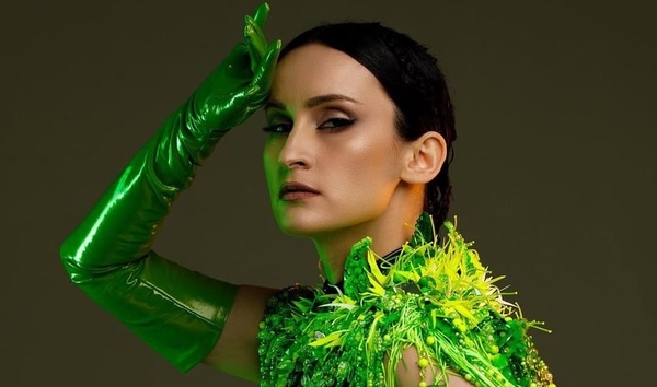 Солістка Go_A під час концерту поцілувала в губи дівчину із зали — відео