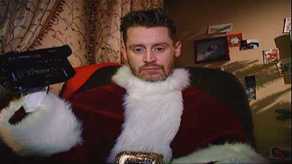 Зірка «Сам удома» Маколей Калкін знявся у різдвяному кліпі Кім Кардаш'ян