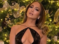 У ковбойському образі: Дженніфер Лопес знялася в бікіні та чоботях з хутром