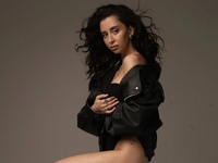 На известную блогершу подали в суд за фото обнаженных ягодиц на странице ее бренда