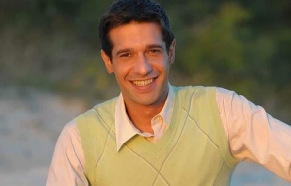 «Уже три операции»: известный ведущий попал в больницу после ранения на фронте