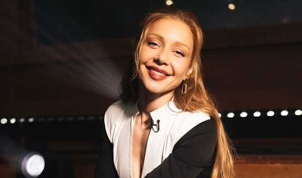 Тина Кароль в коротком топе рассказала, от каких мужчин нужно убегать