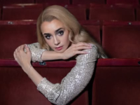 Лили Коллинз и ее мужа захейтили из-за новости о рождении первенца