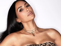 Ким Кардашьян показала себя в бикини 31 год назад