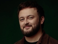 Дзидзьо поздравил маму с днем рождения и показал их редкое совместное фото